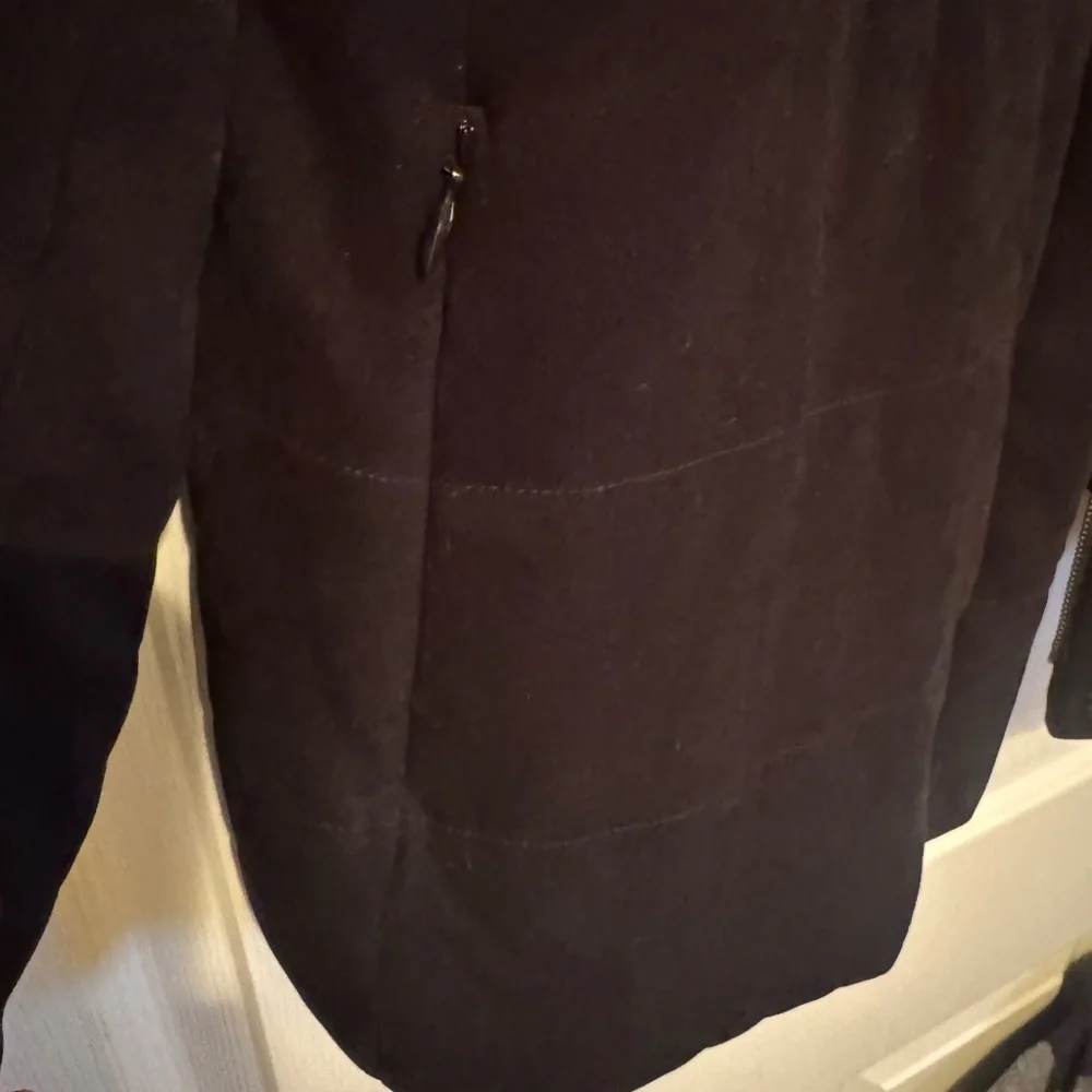 Jones NY Sz Lg Black Quilted Puffer Coat w/ faux fur detach collar, zip & snaps - Picture 6 of 9